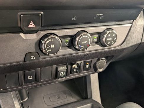 Used 2019 Toyota Tacoma TRD Sport image 19