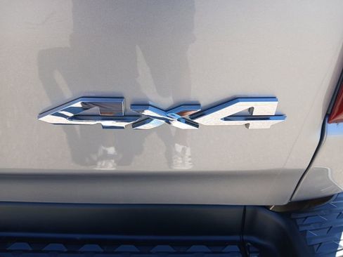 Used 2023 RAM 1500 Laramie AWD/4WD image 12