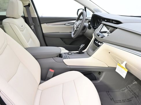 New 2025 Cadillac XT5 Premium Luxury w/ LPO, Floor Liner Package image 16