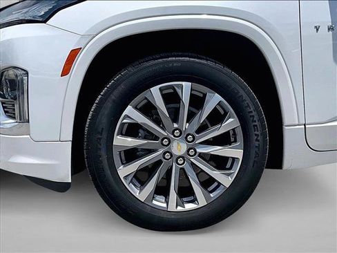 Used 2023 Chevrolet Traverse Premier FWD image 10