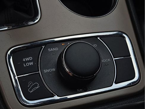 Used 2016 Jeep Grand Cherokee Limited 75th Anniversary image 16