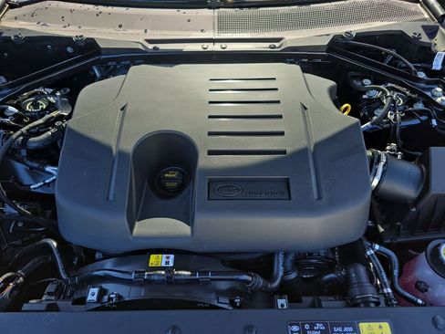 New 2026 Land Rover Defender 130 X-Dynamic SE image 32