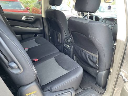 Used 2019 Nissan Pathfinder S AWD/4WD image 25