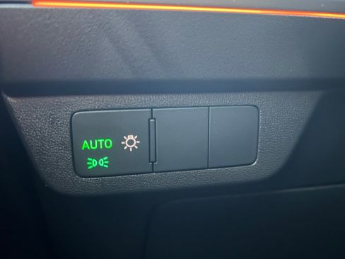 Used 2023 Audi Q4 e-tron Premium Plus w/ Premium Plus image 17