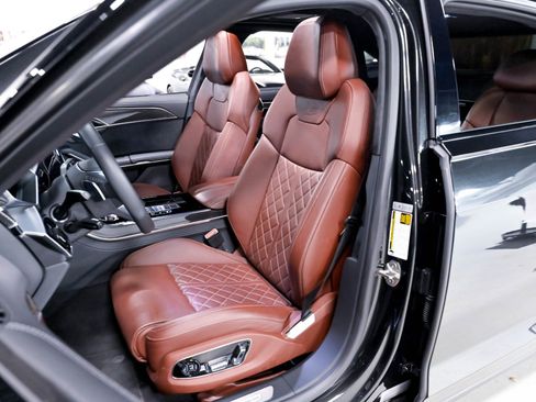 Used 2022 Audi S8 AWD/4WD image 7