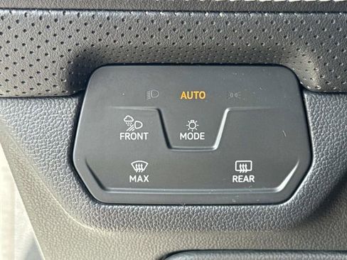 Used 2024 Volkswagen Atlas SEL Premium R-Line AWD/4WD image 22