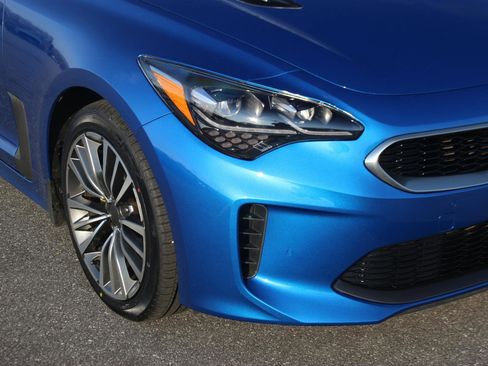 Used 2018 Kia Stinger Premium AWD/4WD image 9