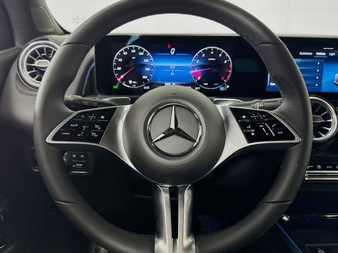 New 2025 Mercedes-Benz GLB 250 image 17