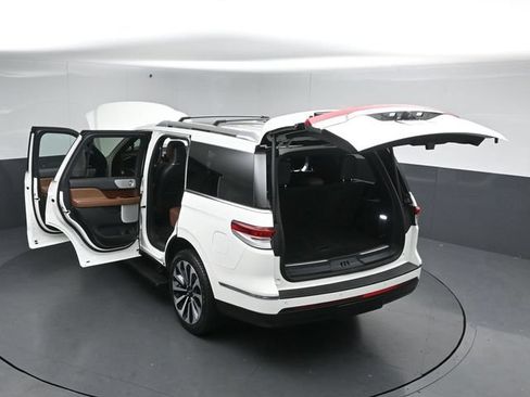 Certified 2023 Lincoln Navigator Reserve AWD/4WD image 60