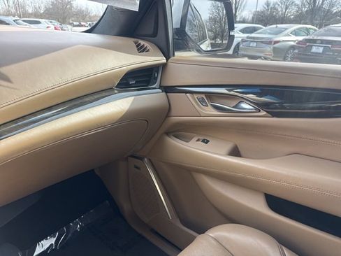 Used 2019 Cadillac Escalade ESV Platinum image 33