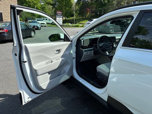 Used 2024 Hyundai Kona Limited AWD/4WD image 12