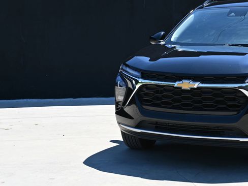 Used 2024 Chevrolet Trax LT image 12