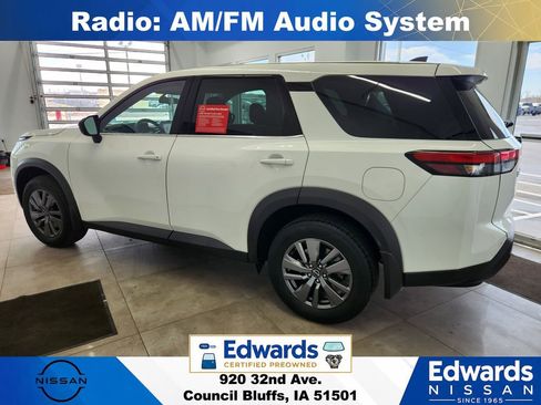 Used 2024 Nissan Pathfinder S AWD/4WD image 6
