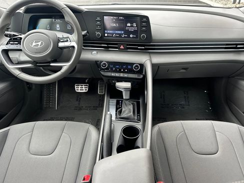Certified 2025 Hyundai Elantra Sport image 16
