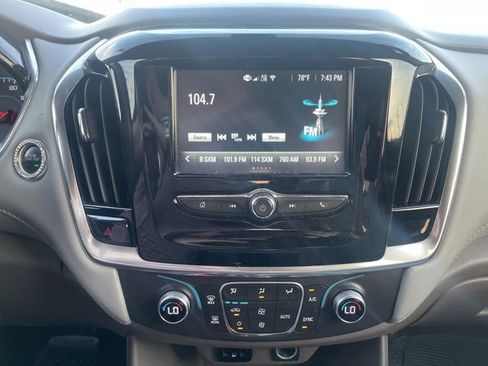 Used 2019 Chevrolet Traverse LT FWD image 18