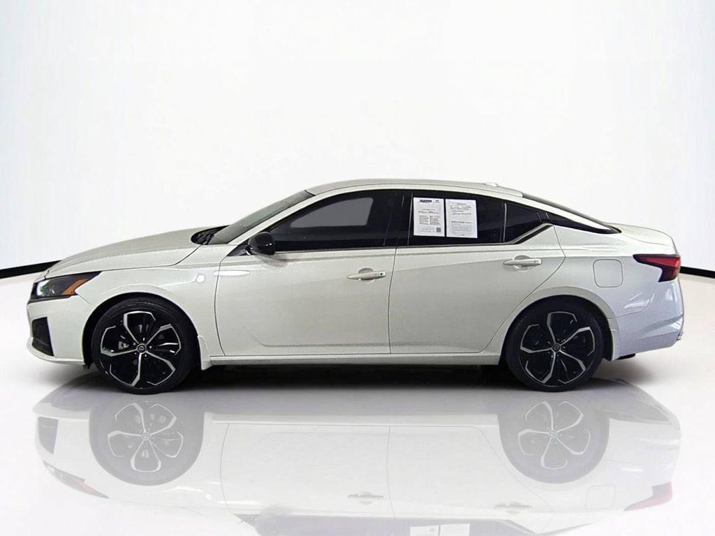 Used 2024 Nissan Altima 2.5 SR FWD image 8