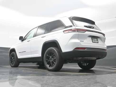 New 2026 Jeep Grand Cherokee Altitude image 13