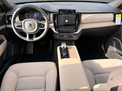 New 2026 Volvo XC90 B6 Plus w/ Protection Package Premier AWD/4WD image 17