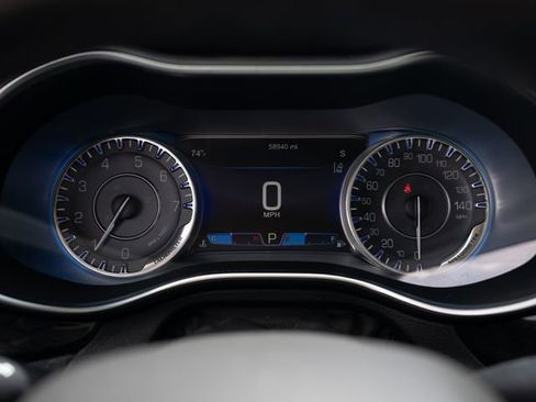 Used 2016 Chrysler 200 C image 24