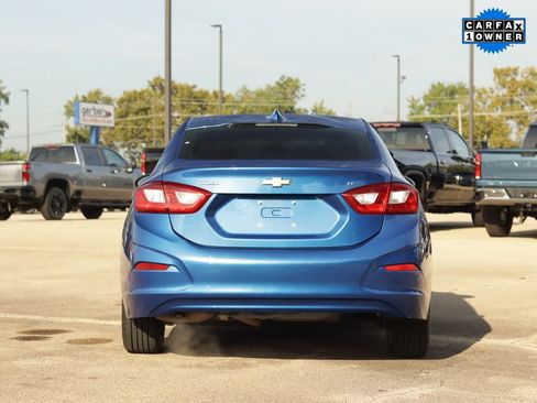 Used 2018 Chevrolet Cruze LT w/ Convenience Package FWD image 6