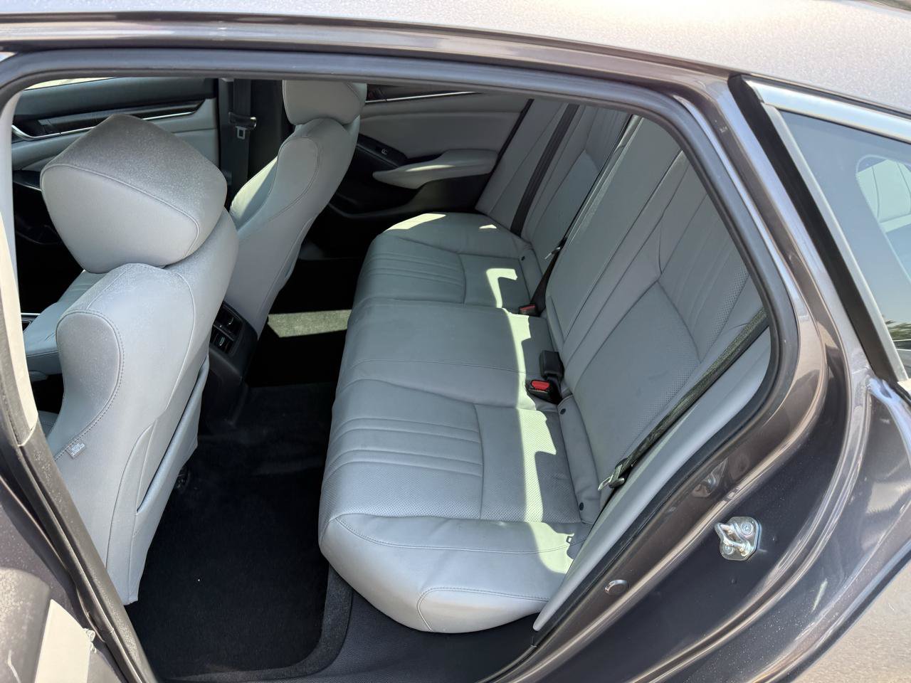 Used 2018 Honda Accord Touring image 17