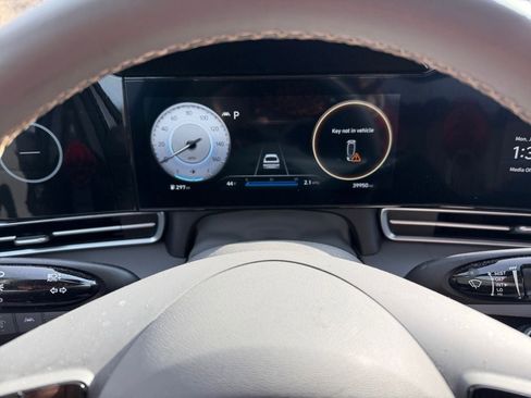 Used 2023 Hyundai Elantra SEL w/ Convenience Package image 14