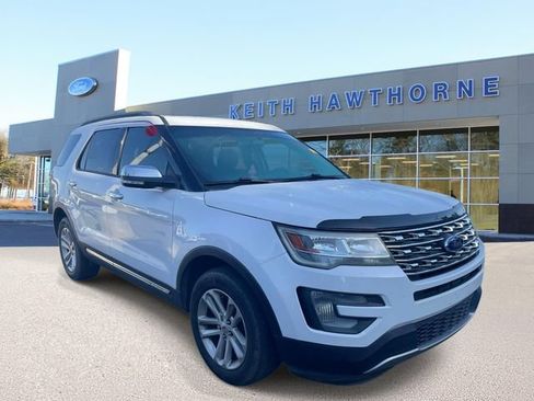 Used 2017 Ford Explorer XLT FWD image 1