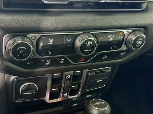 Used 2024 Jeep Gladiator Sport image 15