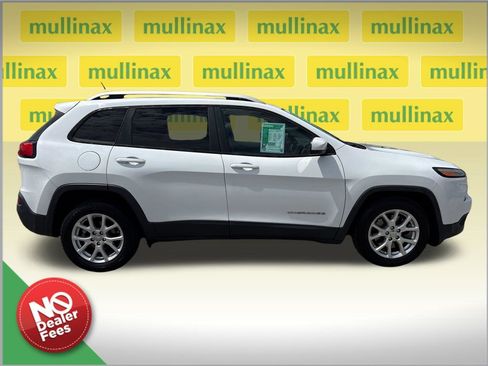 Used 2016 Jeep Cherokee Latitude FWD image 2
