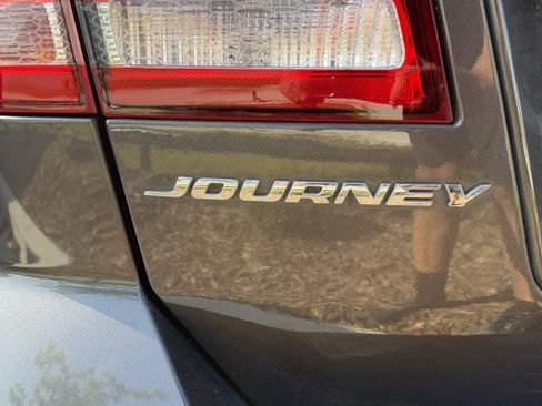 Used 2018 Dodge Journey SXT w/ Connectivity Group FWD image 20