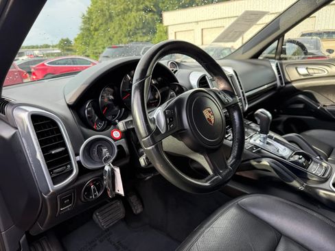 Used 2014 Porsche Cayenne Platinum Edition AWD/4WD image 17