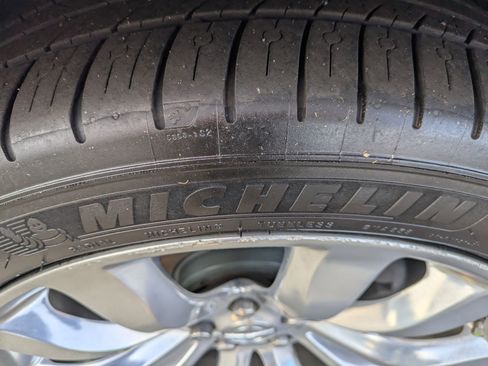 Used 2018 Chrysler 300 Limited w/ Safetytec Plus Group image 10