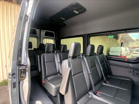 Used 2025 Mercedes-Benz Sprinter 2500 image 12
