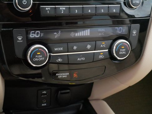 Used 2015 Nissan Rogue SV AWD/4WD image 23