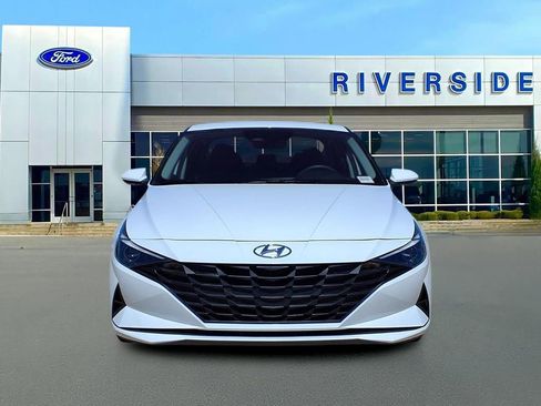 Used 2023 Hyundai Elantra SEL image 2
