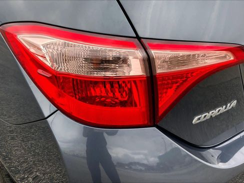 Used 2018 Toyota Corolla LE FWD image 28