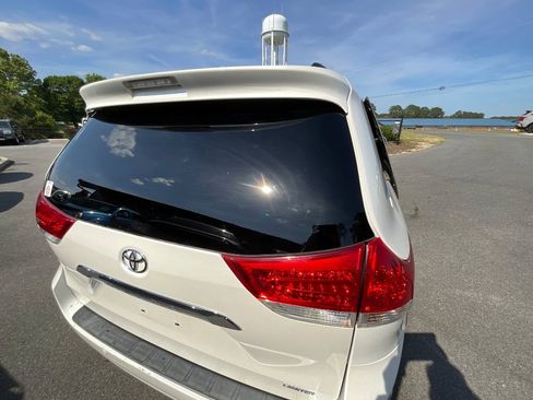 Used 2011 Toyota Sienna Limited image 23
