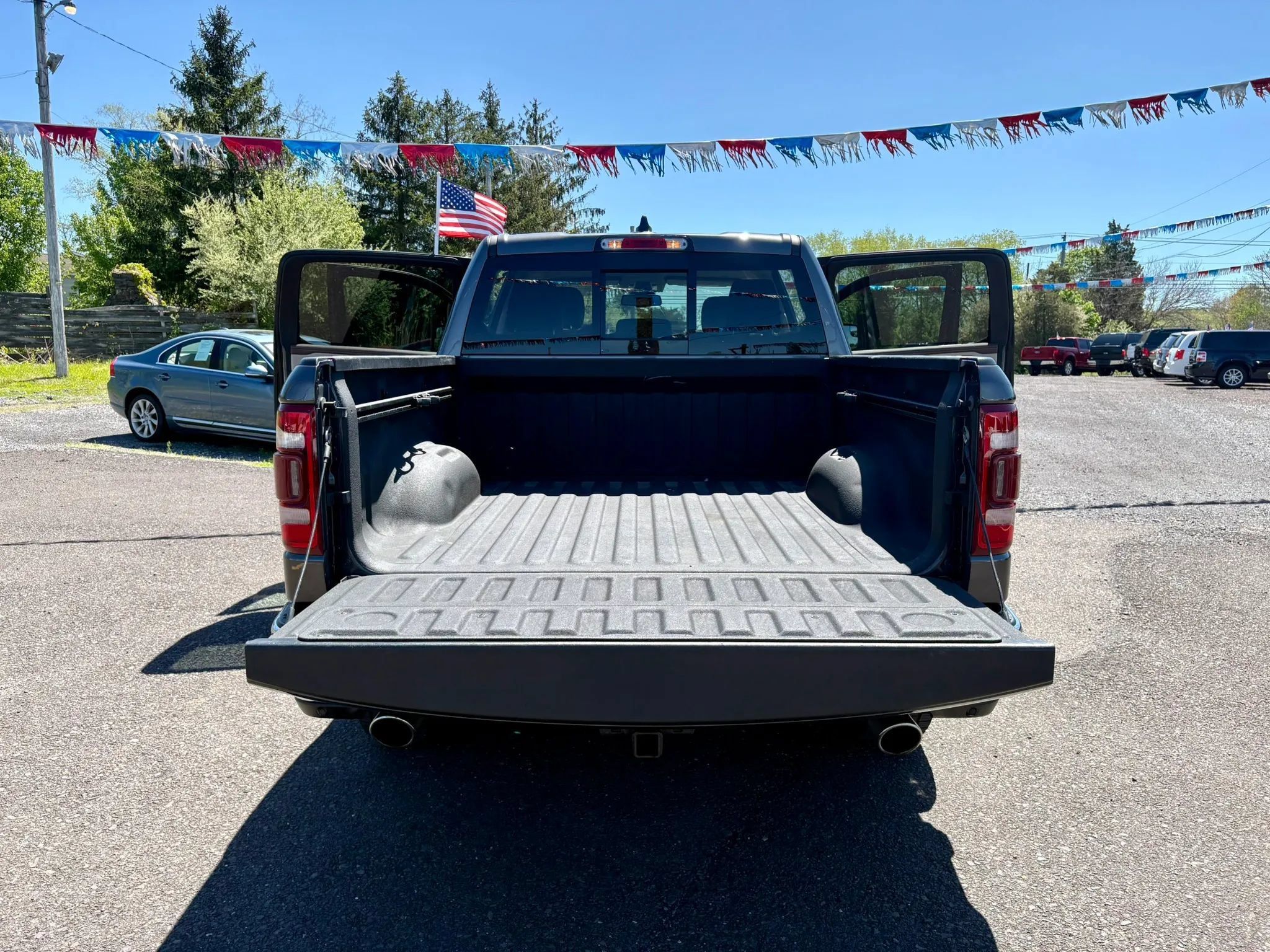 Used 2019 RAM 1500 Laramie AWD/4WD image 18