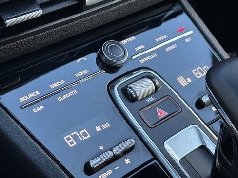 Used 2021 Porsche Cayenne Coupe image 30