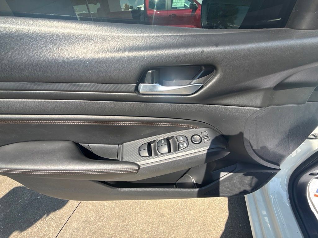 Used 2021 Nissan Altima 2.5 SR w/ SR Premium Package FWD image 14