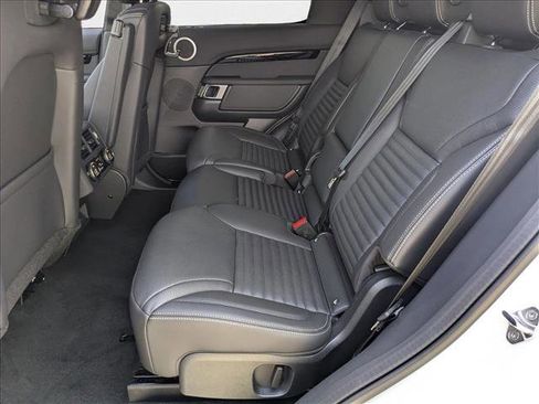 New 2025 Land Rover Discovery S image 15