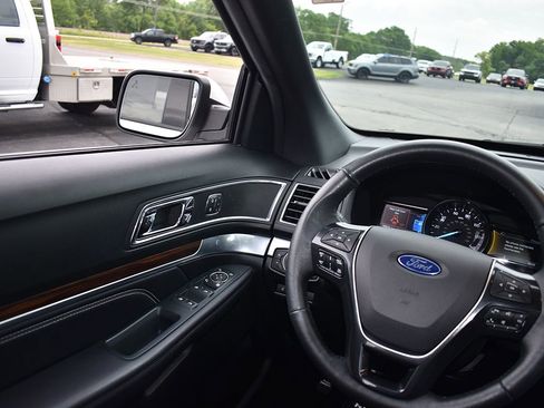 Used 2019 Ford Explorer Limited w/ Ford Safe & Smart Package AWD/4WD image 20