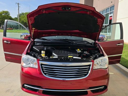 Used 2014 Chrysler Town & Country Touring-L w/ Driver Convenience Group FWD image 14