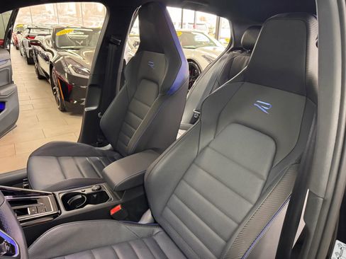 Used 2024 Volkswagen Golf R image 10