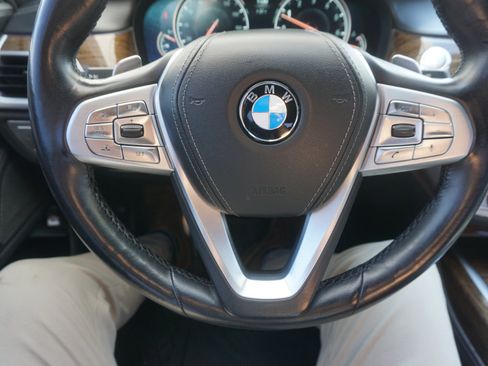 Used 2018 BMW 750i xDrive image 18