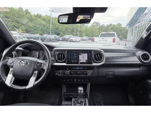 Used 2018 Toyota Tacoma Limited AWD/4WD image 10