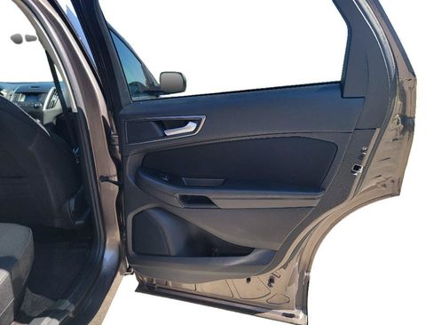 Used 2019 Ford Edge SE FWD image 25