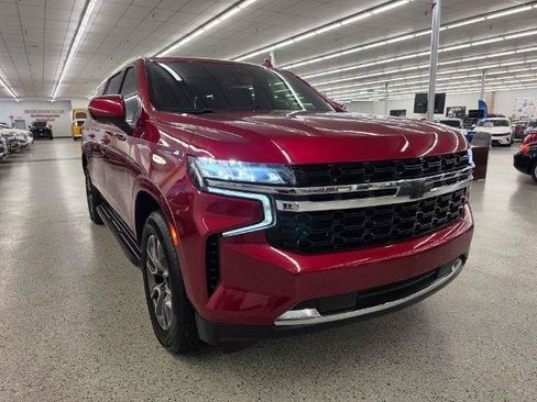 Used 2022 Chevrolet Suburban LS w/ Driver Alert Package AWD/4WD image 4