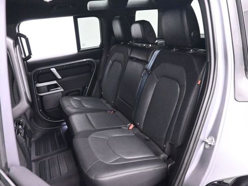 Used 2023 Land Rover Defender 110 X-Dynamic SE image 15