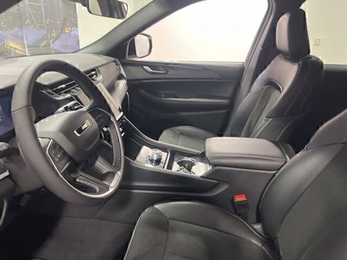 New 2025 Jeep Grand Cherokee Laredo image 10